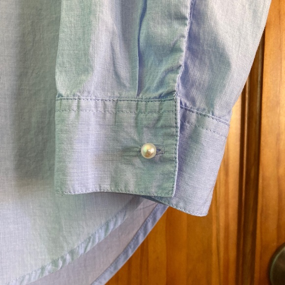Crown and Ivy women’s size medium never worn pale blue button up shirt - Picture 4 of 7